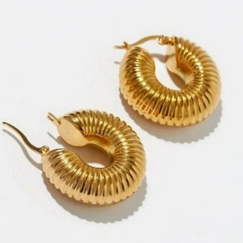 NEW! ROBYN TEXTURED CHUNKY 18K RIBBED AMOUR TUBES